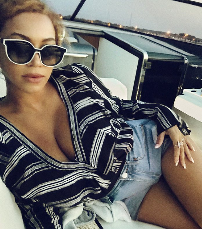 Beyoncé and JAY-Z Pile on the PDA During a Romantic Yacht Date